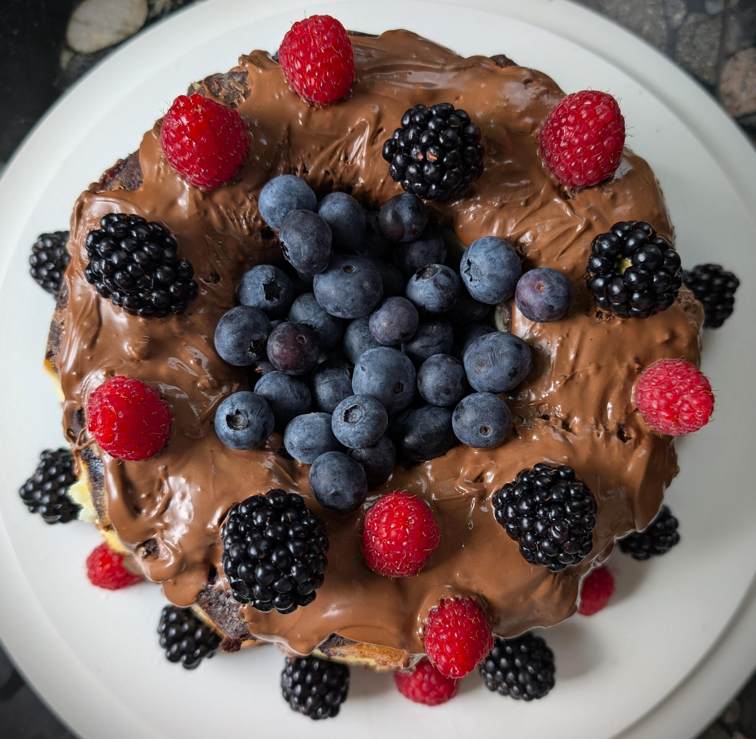 Schokolade-Käse-Beerenkuchen